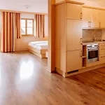 Hirzinger - Und Hotel